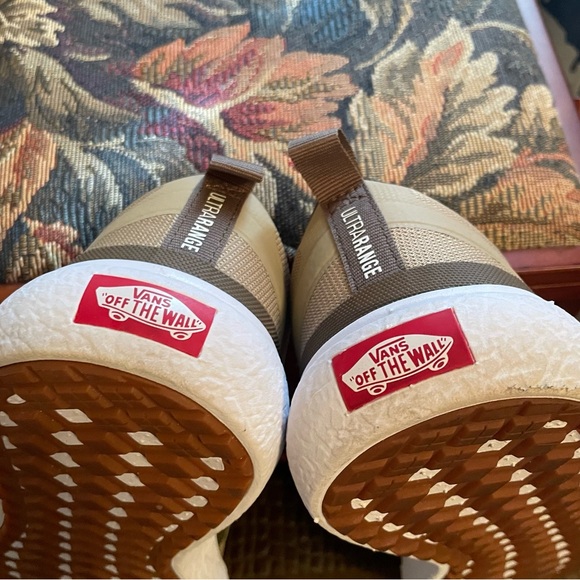 ❤️🔥PRICE DROP!! Practically new!! Vans Women’s Beige and White Sneakers - Picture 5 of 5